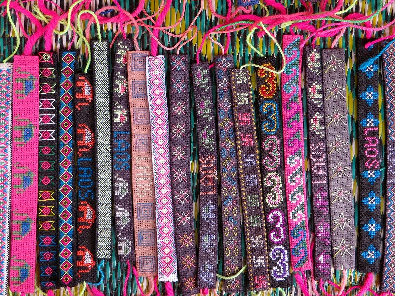 ミサンガに使う糸の色の意味が分かりやすく解説されています。