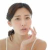 シミが濃くなる理由を解説しています。原因をしっかり把握すれば予防も出来るのでまずは原因を知ることが大切です。